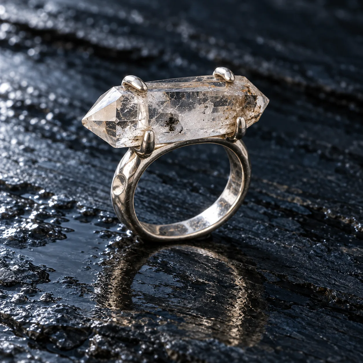 Quartz ring viewed at 60 degrees