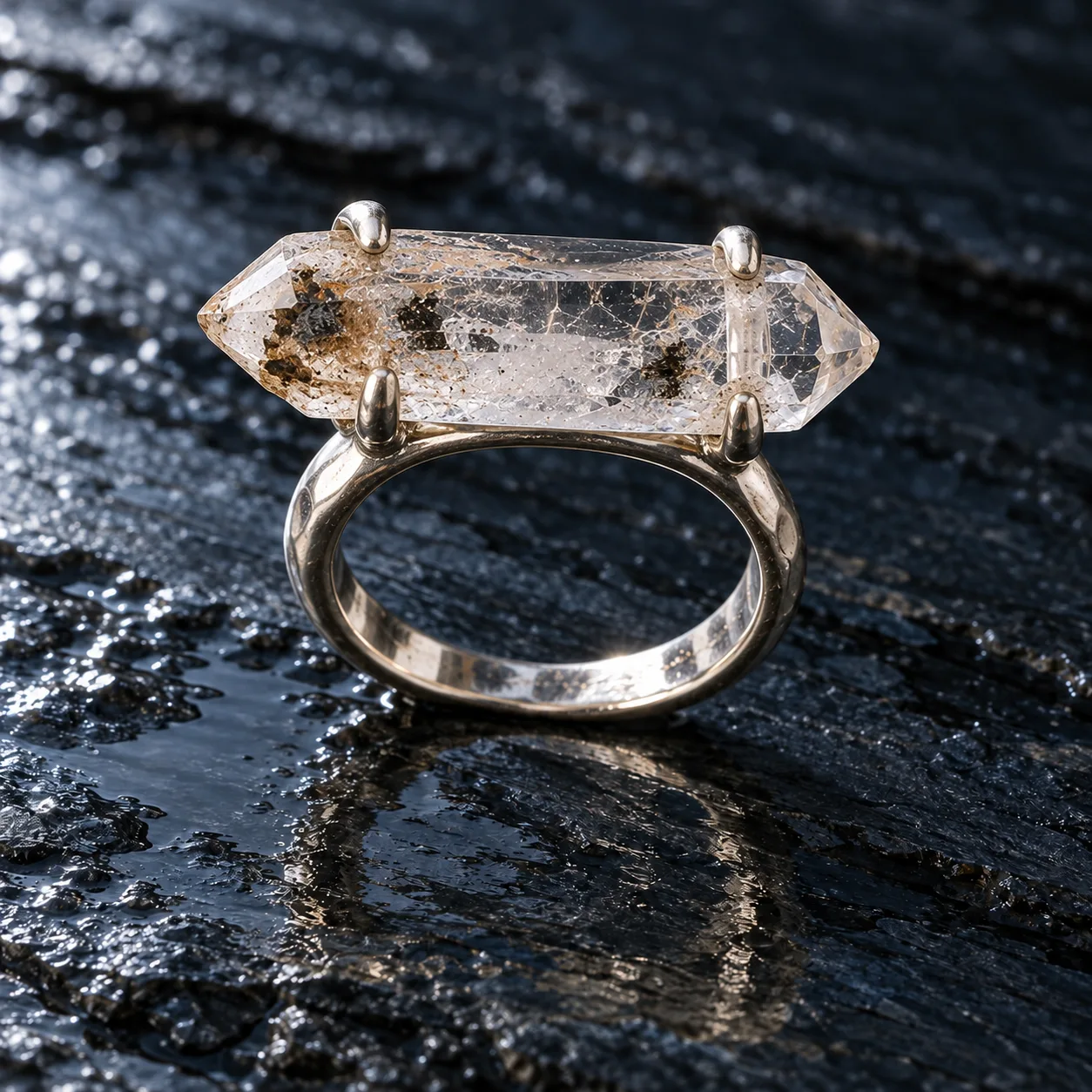 Quartz ring viewed at 120 degrees
