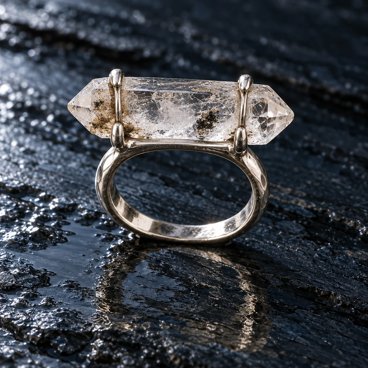 Quartz ring viewed at 180 degrees