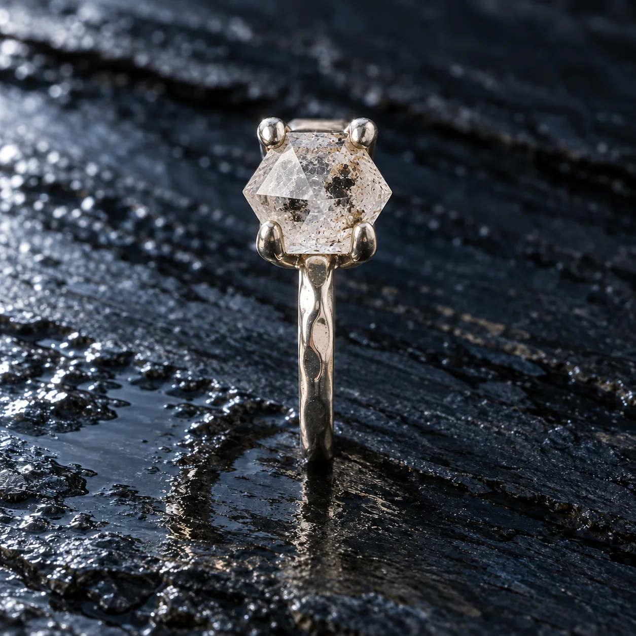 Quartz ring viewed at 270 degrees