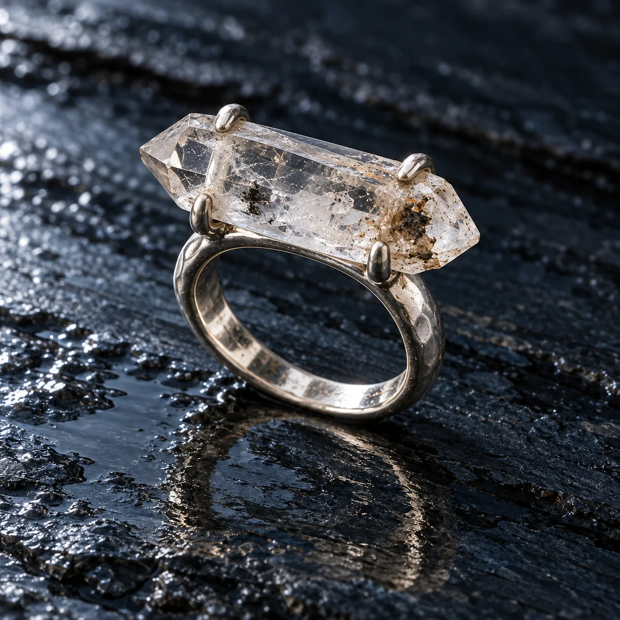 Quartz ring viewed at 300 degrees