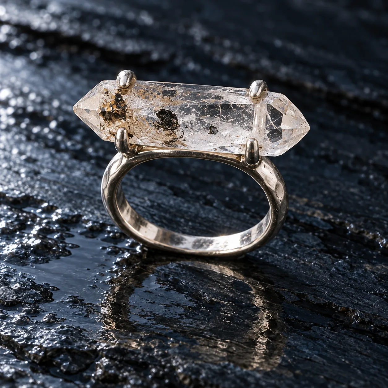 Quartz ring viewed at 330 degrees